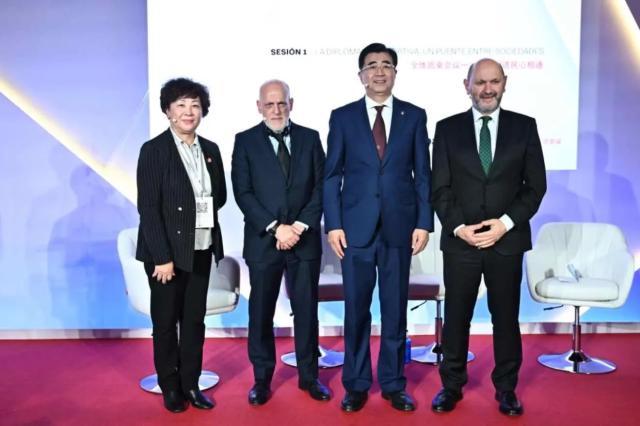 开云注册入口-高端对话!中西足球合作升级 新三年计划瞄准4领域